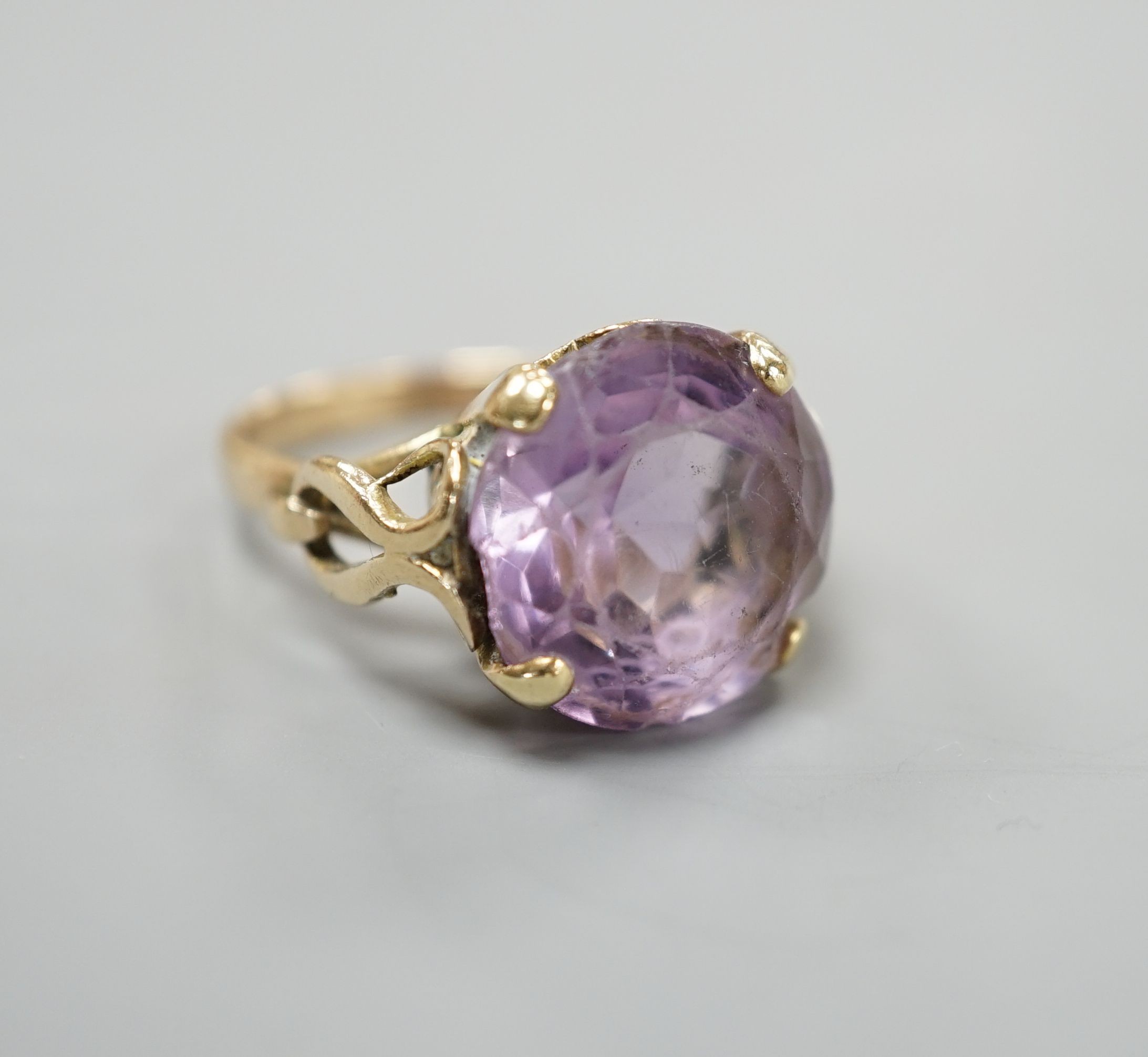 A modern 9ct gold and amethyst set dress ring, size O, gross weight 7.3 grams.